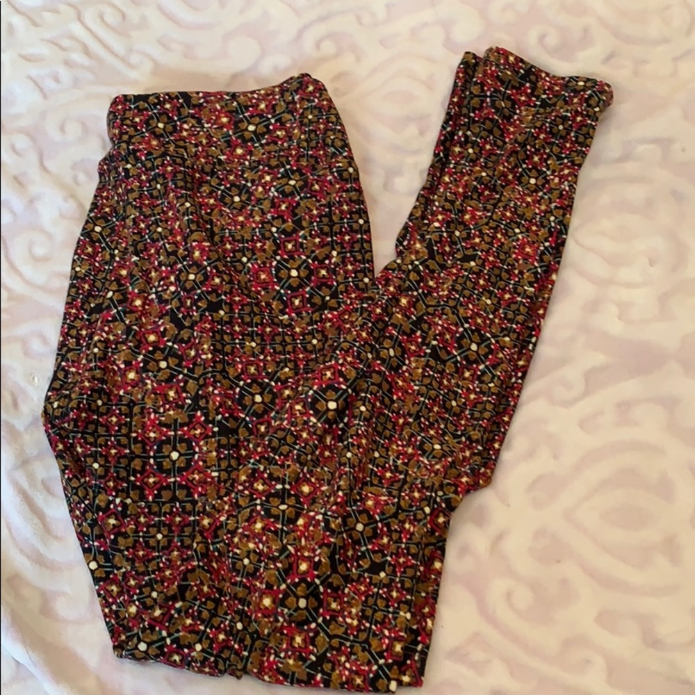 Classy LuLaRoe OS leggings